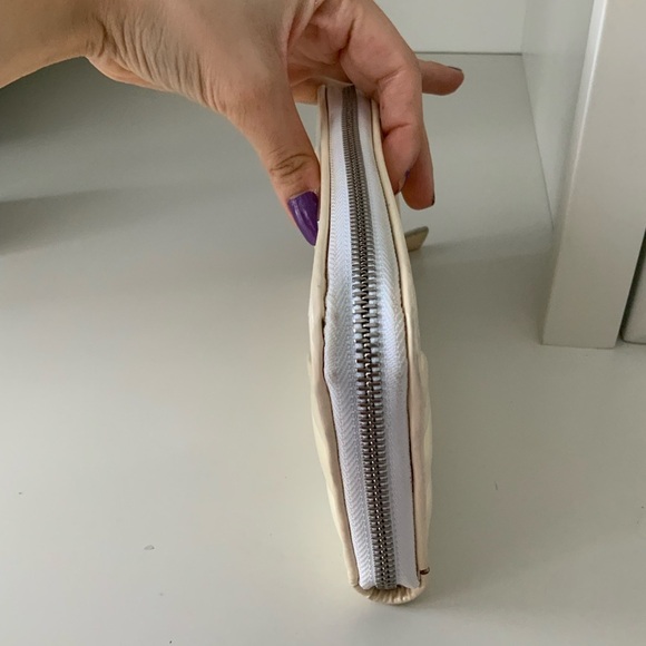 BURBERRY Authentic Patent Leather Cream White Large Zip Around Women’s Wallet - Picture 14 of 16